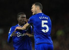 Scene ?ocante în e?ecul lui Manchester United cu Everton » Cartona? ro?u pentru o palm? dat? propriului coechipier!