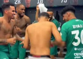 Dup? ce l-au b?tut pe Ronaldo, englezul Toney ?i colegii au dansat pe o manea româneasc?