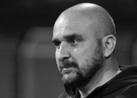 Tragedie în Serbia: antrenorul s-a pr?bu?it în timpul meciului ?i a murit în drum spre spital