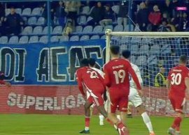 Pân? ?i Hagi a fost impresionat! Cum a putut s? intre un asemenea gol?! » „?i coechipierii ?i-au pus mâinile în cap”