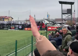 Ce scandau b?c?uanii în timp ce Peluza Sud afi?a un mesaj imens » I-au scos din s?rite pe steli?ti