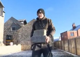 Senza?ia Mondialului s-a întors la munca pe ?antier: „Principala mea surs? de venit! Râzi mult, salariu s?pt?mânal”