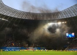 Craiova, amendat? de UEFA dup? meciul cu Sarajevo » Oltenii risc? s? închid? jum?tate din Peluza Nord