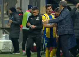 ?i-a scos din s?rite antrenorul! » Intrat pe parcurs în Petrolul - CFR, a fost schimbat dup? câteva minute