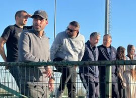 Scene ?ocante la U17 în Craiova - Rapid » Tat?l unui fotbalist oltean, rupt în b?taie de p?rin?ii rapidi?tilor: (…)