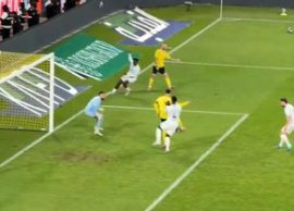 E ca vinul! Cristiano Ronaldo, gol cu câlcâiul ?i o nou? born? bifat?, la penultimul meci din 2025