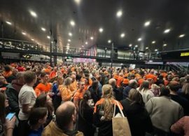 Mii de oameni s-au înghesuit pentru Estavana Polman, dar partenerul Van de Vaart a fost „blocat” în Bucure?ti: „S? (…)