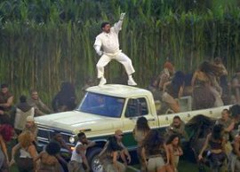 Donald Trump jigne?te ?i dup? Super Bowl LX: „Imagini dezgust?toare pentru copii! Nimeni nu în?elege un cuvânt din&nbsp;(…)