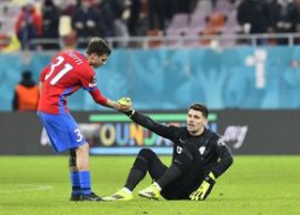 ?tefan Târnovanu se ia de ultra?ii din Peluza Nord: „Banner la mi?to” + Reac?ie dup? ce Becali l-a scos din poart?:&nbsp;(…)