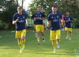 Unirea Slobozia î?i prezint? noile achizi?ii în centrul ora?ului: „Veni?i îmbr?ca?i în galben-albastru!”