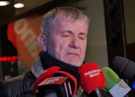 Iftime a oprit brusc dialogul cu jurnali?tii, deranjat de ce i-a strigat un b?rbat în fa?a Arenei Na?ionale