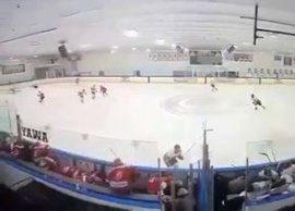 Tat?l juc?torului a intrat înarmat pe ghea??! » Momente terifiante: 3 persoane au decedat