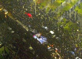 Momente sfâ?ietoare în Grecia » Sicriele cu fanii lui PAOK, mor?i în România, au ajuns pe stadion la Salonic