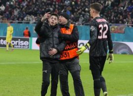 A oprit FCSB - Fenerbahce pentru c?... a?a a vrut el! Incidentul care nu s-a v?zut la TV