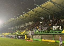 Au citat din Eugeniu Carada » Surprinz?torul banner afi?at la meciul din Cup?: „Pentru o Românie liber?...”