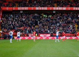 Tragedie în tribune » Un fan a decedat în urma unui meci, iar partida a fost abandonat?