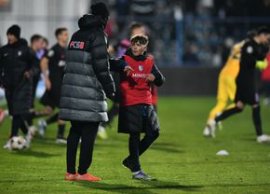 Gestul surprinz?tor al lui Ngezana în pauza meciului cu Farul. Reac?ie de suflet a sud-africanului