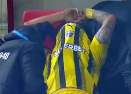 Înc? o lovitur? pentru Dinamo! S-a accidentat la Boto?ani ?i a urlat de durere