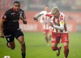 Defensiva lui Dinamo, f?cut? franjuri de UTA! Fostul câine „a mu?cat” ?i apoi nu a mai putut fi oprit de colegi dup? gol