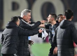 Iat? imaginile ascunse care au declan?at furia lui Bergodi! Pre?edintele lui U Cluj: „Injurii ?i gesturi josnice! Nu&nbsp;(…)