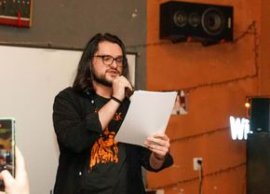 „A durat vreo 3 ani tratamentul de leucemie. Liverpool a însemnat de atunci ?i mai mult” » Interviu cu poetul Alin&nbsp;(…)