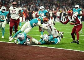 În fa?a lui Cristian Chivu ?i a Nadiei Com?neci, dou? echipe din NFL au oferit un meci spectaculos pe Santiago (…)