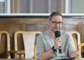 „Arghezi avea gantere la îndemân?, i le g?si?i pe balcon. Eminescu b?tea mingea, sunt trist pentru Caragiale” » (…)