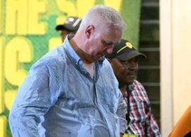 Incident la finalul meciului echipei lui Lauren?iu Reghecampf » Directorul sportiv a fost agresat de fani