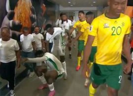 Moment comic sub ochii lui Siyabonga Ngezana: ce au p??it celebrii adversari » Africa de Sud, aproape de Mondial