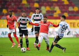 Fostul atacant al lui Dinamo se bucur? de ce vede la ro?-albi, dar remarc? o gre?eal? în strategie: „E greu acum”