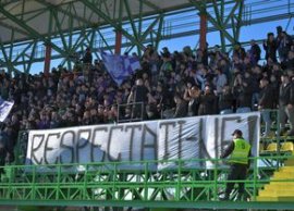 N-au ratat ocazia! Bannerele afi?ate de fanii lui FC Arge? în semn de protest, la primul meci dup? gafa lui Petrescu