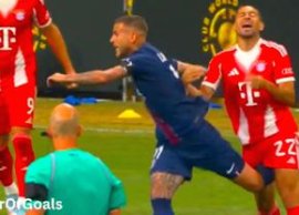 Gesturi halucinante în PSG - Bayern » L-a f?cut KO chiar în fa?a arbitrului