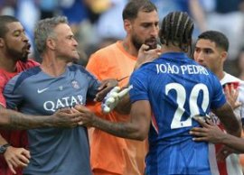 Luis Enrique risc? o suspendare XL! » Verdictul unui fost arbitru dup? ce antrenorul lui PSG a lovit un adversar