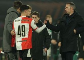 Robin van Persie ?i-a debutat fiul la echipa mare al lui Feyenoord în al patrulea e?ec consecutiv al echipei