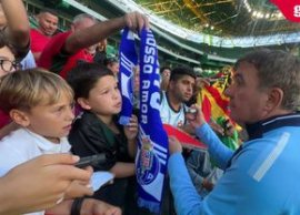 Imagini de senza?ie surprinse de GSP la Legends Charity Game: Gic? Hagi, asaltat de fani la Lisabona » Reac?ie (…)