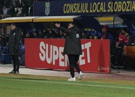 „Este greu de gestionat un vestiar cu probleme financiare?” » Claudiu Niculescu a dat r?spunsul dup? e?ecul cu&nbsp;(…)