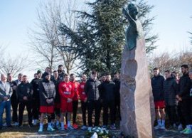 Maghiarii l-au comemorat pe Marian Cozma, Dinamo a omis! 15 ani de la dispariția tragică a lui (...)