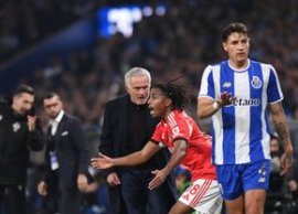 Mourinho a pierdut al doilea trofeu în 7 zile ?i a r?bufnit: „O situa?ie dificil?, de ce îmi pune?i aceast? întrebare?”