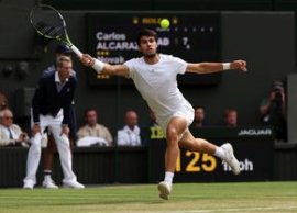 Carlos Alcaraz peste Rafael Nadal! Racheta folosit? la Wimbledon 2023 a fost vândut? pe o sum? mare