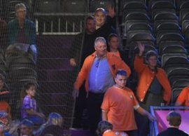 Cum a ap?rut Van der Vaart, venit direct de la Bucure?ti, în fieful marii rivale din Rotterdam » A asistat la un (…)