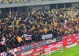 „Odihne?te-te în pace, Quentin” » Ce se ascunde în spatele mesajului afi?at de fanii lui Dinamo la meciul cu Slobozia
