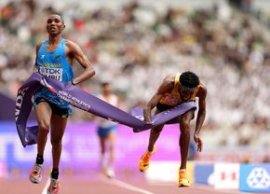 Fotofini? la maraton! Simbu Alphonce, triumf?tor la Campionatele Mondiale de Atletism, dup? un final incredibil