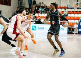 În victoria cu FMP Belgrad, juc?torii lui U-BT Cluj-Napoca au purtat dungi de ruj sub ochi » Care este explica?ia