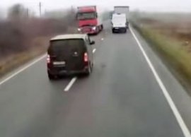 Microbuzul cu suporterii lui PAOK, spulberat pe ?oseaua din România! ?apte mor?i ?i trei r?ni?i » Posibilele cauze&nbsp;(…)