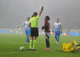 Intrare dur? la Universitatea Craiova - Sparta Praga: mijloca?ul cehilor i-a dat un genunchi în cap lui Isenko » (…)