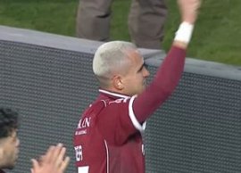 Imagini emo?ionante dup? Hermannstadt - Rapid » Cristian Manea, în lacrimi, consolat de coechipieri