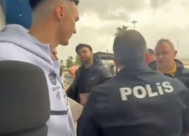 Scandal la plecarea lui ?ut din Antalya! Ce a apucat s? spun? fotbalistul, în timp ce un reporter român era bruscat&nbsp;(…)