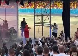 Ce eveniment a fost organizat vineri pe Arena Na?ional? » Puya a cântat printre tractoare ?i balo?i de gazon