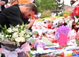 Liverpool, în doliu » Fanii ?i oamenii din fotbal îi aduc un ultim omagiu lui Diogo Jota: imagini înduio??toare în (…)