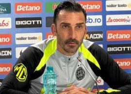 Elias Charalambous s-a pus scut în fa?a unui fotbalist, iar pe altul l-a criticat: „O mare gre?eal?”